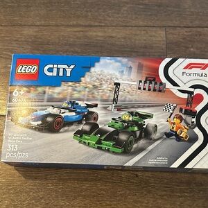 LEGO City Formula 1 Racing Grid and garage set